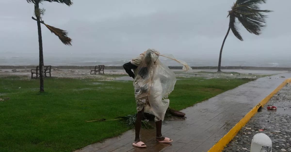 Foreign Office issues Hurricane Melissa update for UK tourists urged to take action as storm hits Jamaica - Manchester Evening News