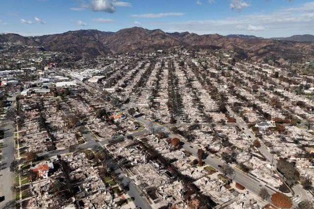 Judge orders man accused of starting deadly LA wildfire jailed while awaiting trial