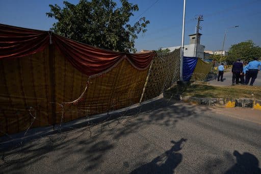 Pakistan says it has arrests 4 militants over involvement in suicide bombing at Islamabad court