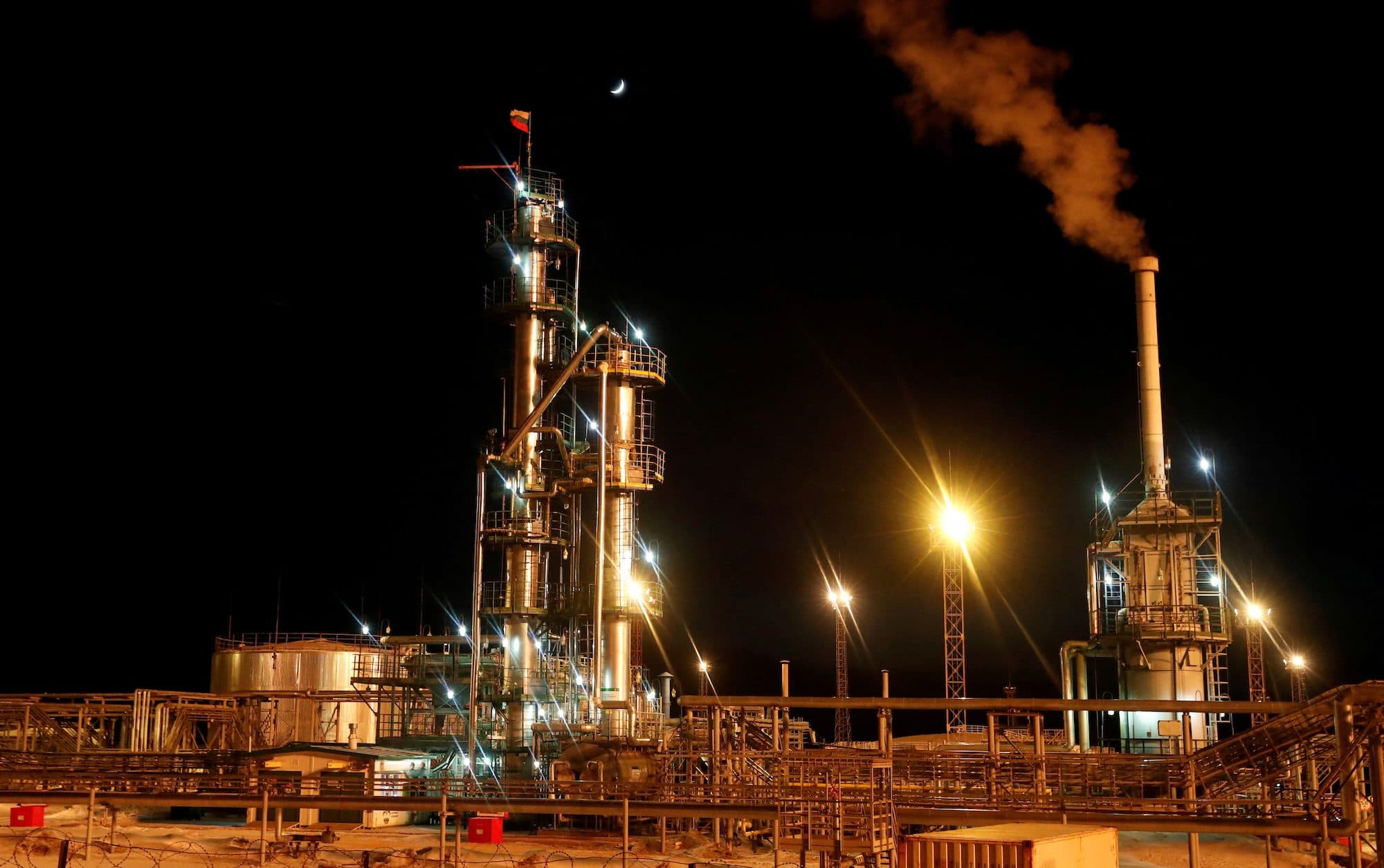 Russian Oil Plunges With Top Producers Days Away From Sanctions