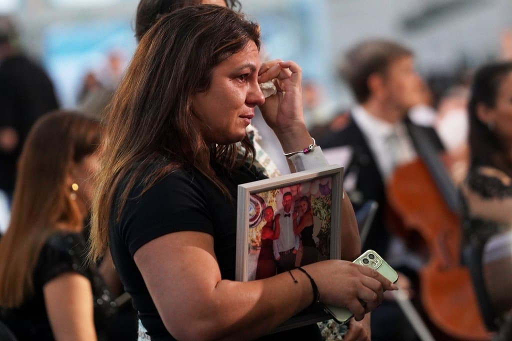 西班牙为洪灾遇难者举行纪念仪式，灾难发生一年已致230多人死亡