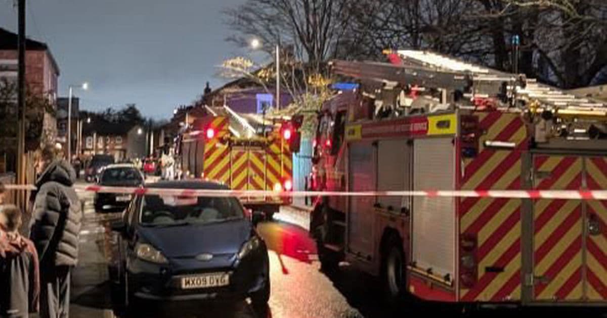 Streets taped off amid huge emergency response to incident in Stockport - Manchester Evening News